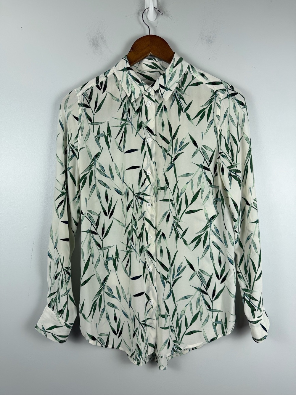 Equipment Bamboo Print Blouse 100% silk size XS seen on TV